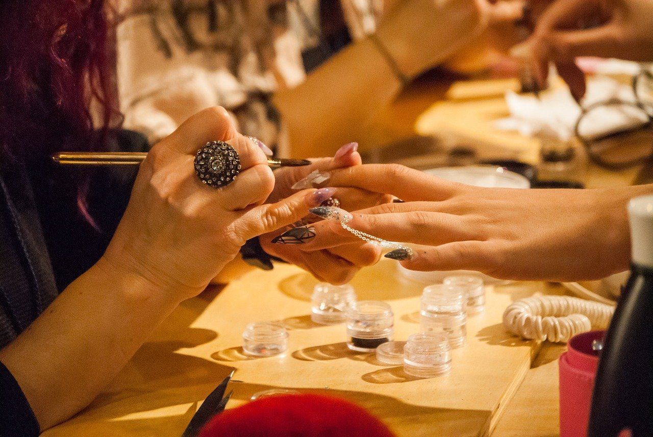 Do gel polishes last longer than nail polish? | Chroma Gel