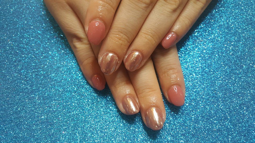 How to perfect a rose gold chrome manicure | Chroma Gel