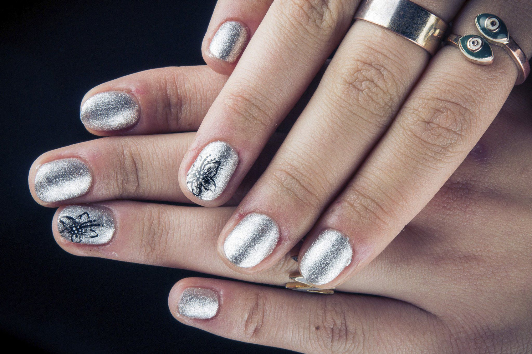Social media and other chrome nail inspiration | Chroma Gel